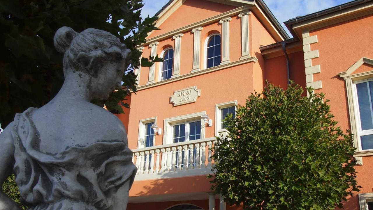 Hotel Garni Am Schloss Kottenheim Eksteriør billede