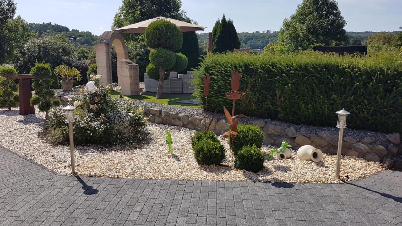 Hotel Garni Am Schloss Kottenheim Eksteriør billede